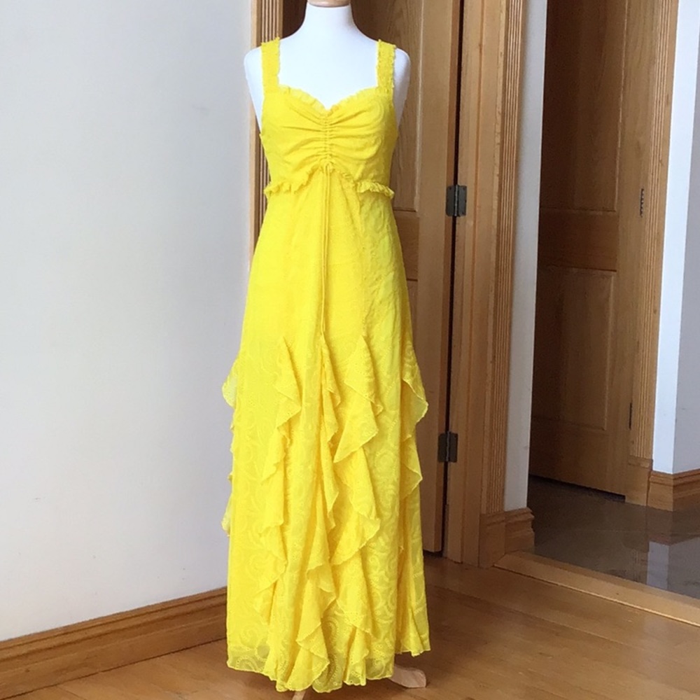 ALICE +OLIVIA beautiful maxi ruffled yellow dress.